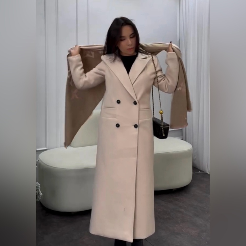 Coat - Picture 1 of 2
